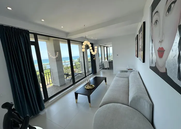 Appartement Donna Alba Seaview Penthouse, Casa Ta De Pe Plaja